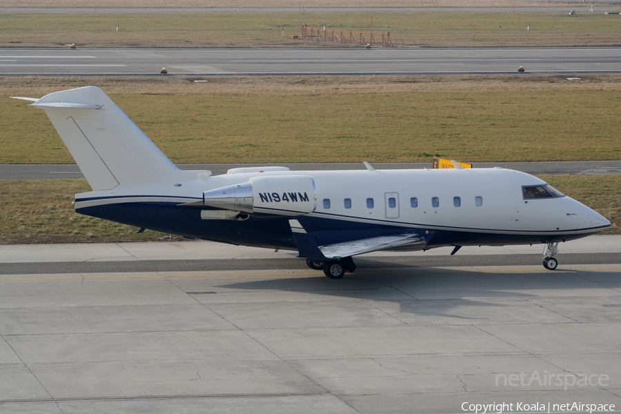 (Private) Bombardier CL-600-2B16 Challenger 604 (N194WM) | Photo 592451
