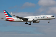 American Airlines Boeing 757-223 (N195AN) at  Miami - International, United States