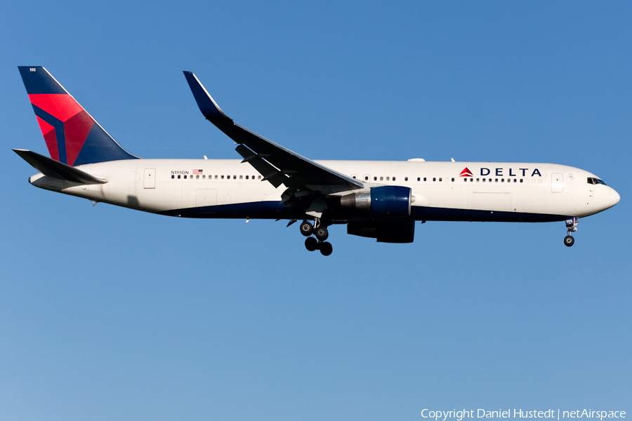 Delta Air Lines Boeing 767-332(ER) (N195DN) | Photo 479217