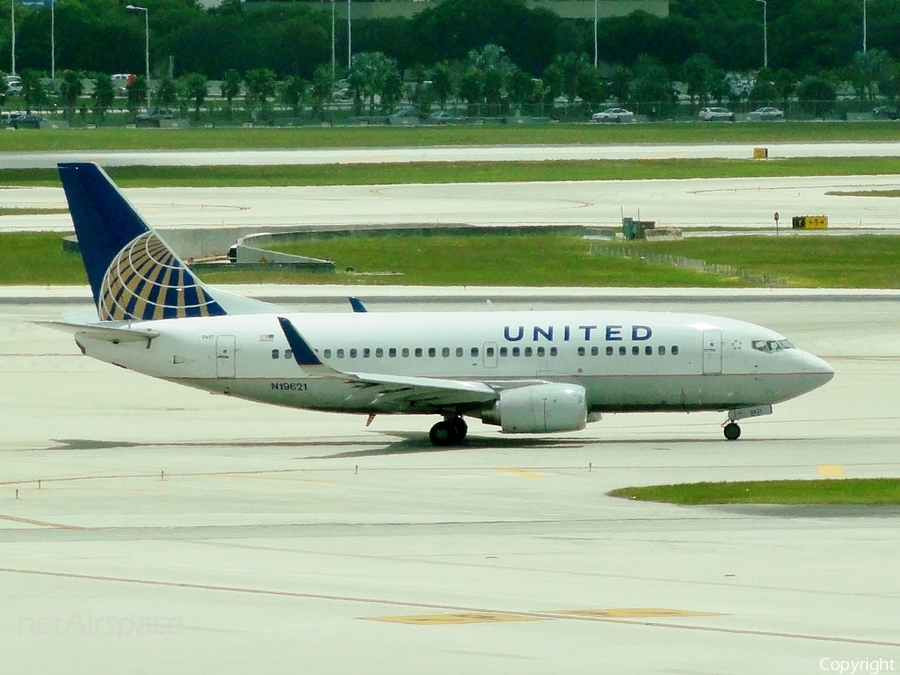 United Airlines Boeing 737-524 (N19621) | Photo 34302