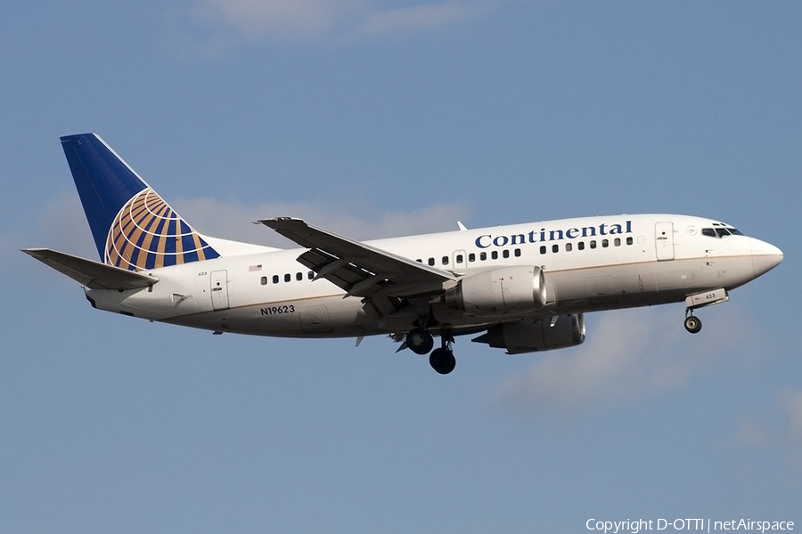 Continental Airlines Boeing 737-524 (N19623) | Photo 177428
