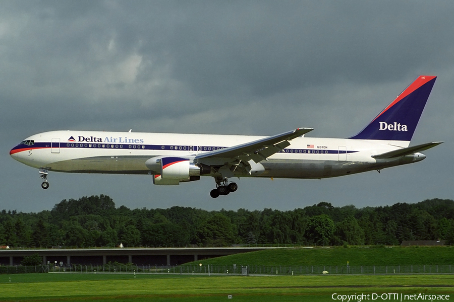 Delta Air Lines Boeing 767-332(ER) (N197DN) | Photo 331909