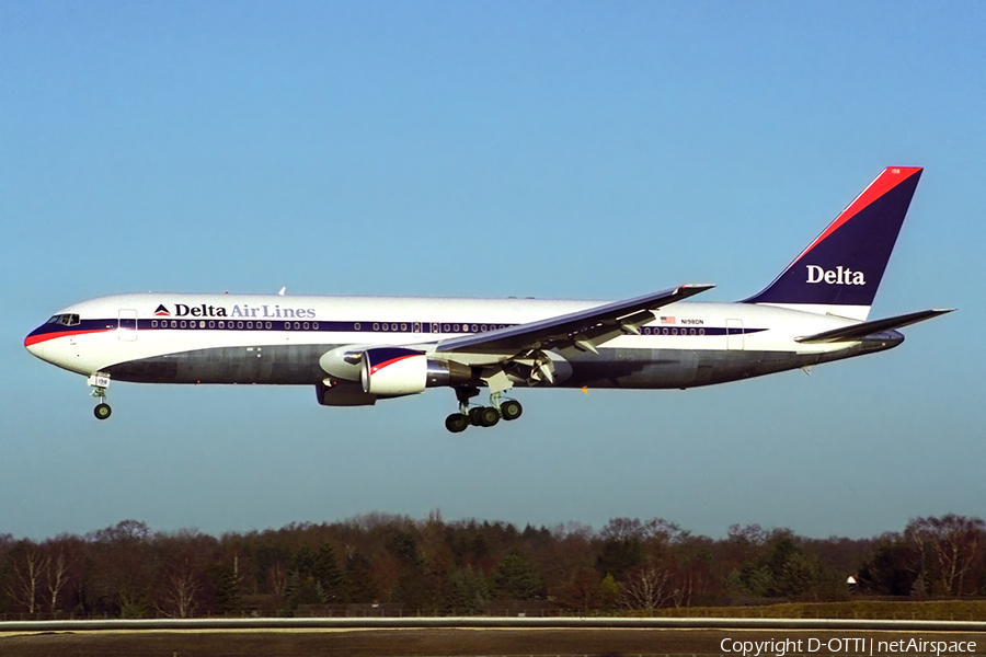 Delta Air Lines Boeing 767-332(ER) (N198DN) | Photo 372474