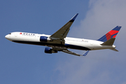 Delta Air Lines Boeing 767-332(ER) (N198DN) at  Lisbon - Portela, Portugal