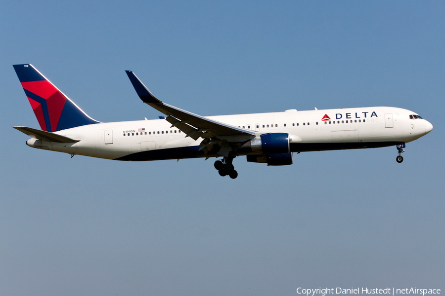Delta Air Lines Boeing 767-322(ER) (N199DN) | Photo 491254