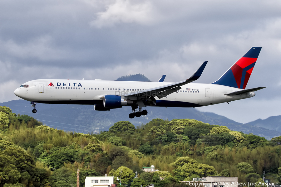 Delta Air Lines Boeing 767-322(ER) (N199DN) | Photo 245345