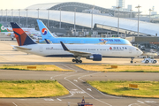 Delta Air Lines Boeing 767-322(ER) (N199DN) at  Osaka - Kansai International, Japan