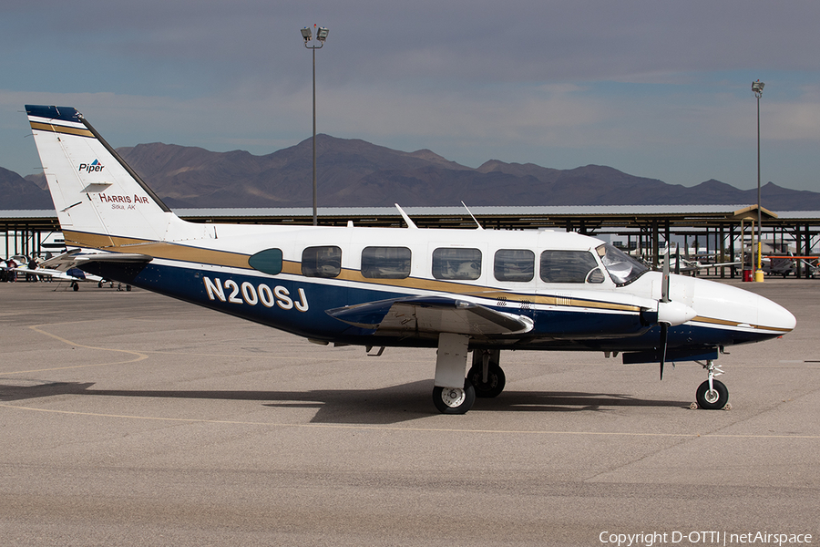 Harris Air Piper PA-31-350 Navajo Chieftain (N200SJ) | Photo 548629
