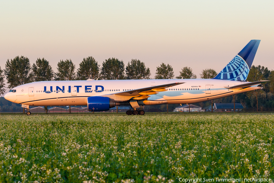 United Airlines Boeing 777-222(ER) (N204UA) | Photo 587855