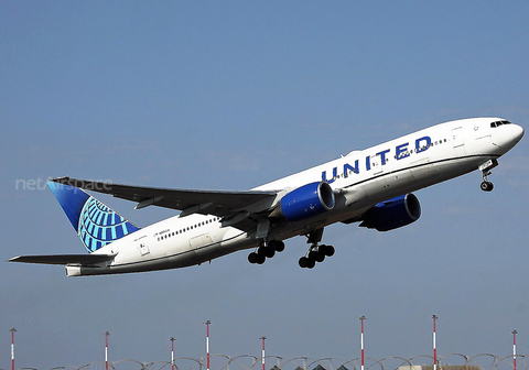 United Airlines Boeing 777-222(ER) (N204UA) at  Rome - Fiumicino (Leonardo DaVinci), Italy