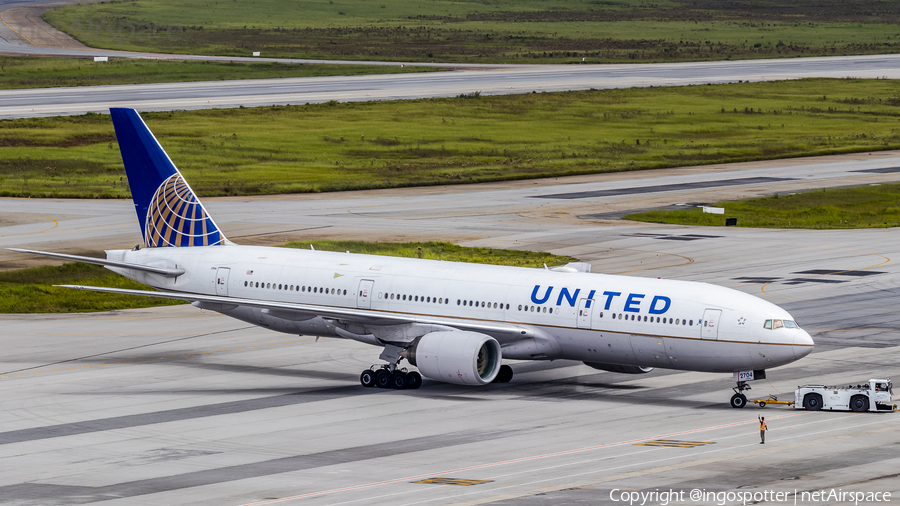 United Airlines Boeing 777-222(ER) (N204UA) | Photo 373358