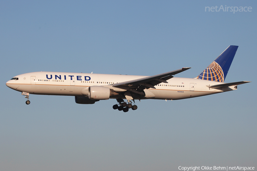 United Airlines Boeing 777-222(ER) (N204UA) | Photo 69645