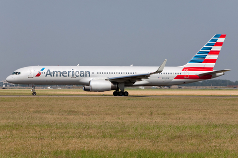 American Airlines Boeing 757-23N (N204UW) at  Amsterdam - Schiphol, Netherlands