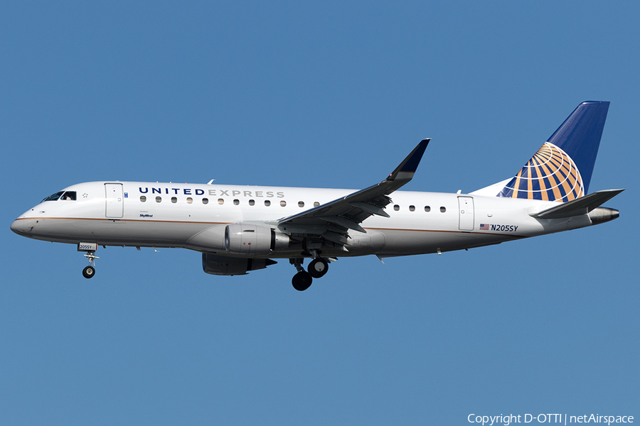 United Express (SkyWest Airlines) Embraer ERJ-175LR (ERJ-170-200LR) (N205SY) | Photo 177074