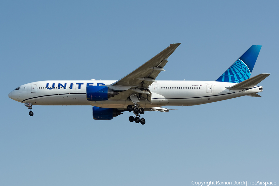 United Airlines Boeing 777-222(ER) (N206UA) | Photo 574011