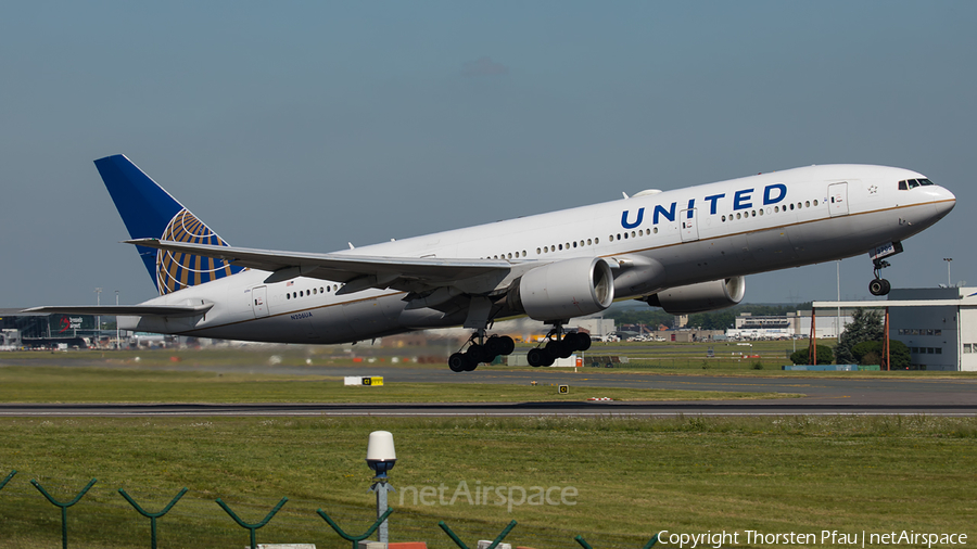 United Airlines Boeing 777-222(ER) (N206UA) | Photo 204557