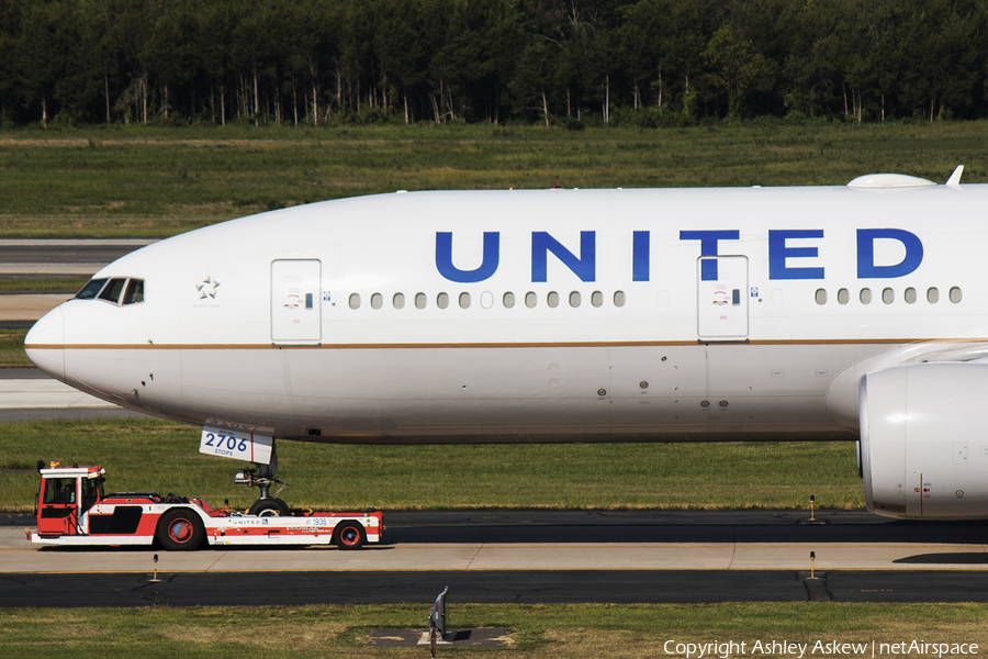 United Airlines Boeing 777-222(ER) (N206UA) | Photo 85568