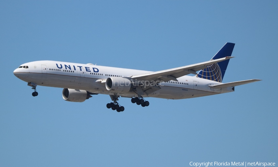 United Airlines Boeing 777-222(ER) (N206UA) | Photo 294038
