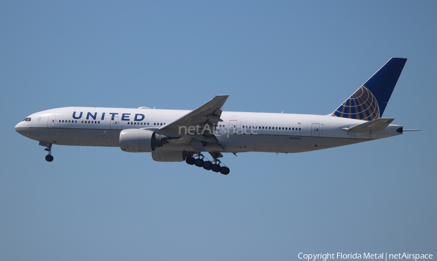 United Airlines Boeing 777-222(ER) (N206UA) | Photo 569585