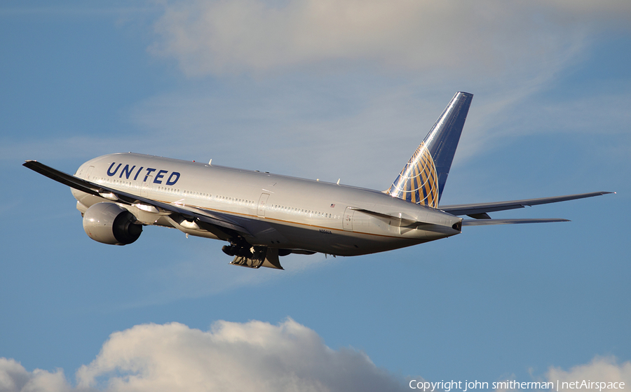 United Airlines Boeing 777-222(ER) (N206UA) | Photo 26535