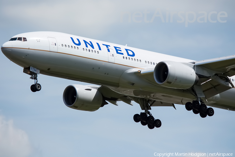 United Airlines Boeing 777-222(ER) (N206UA) | Photo 50027