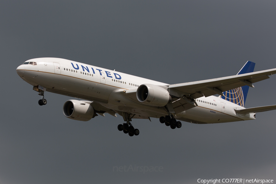 United Airlines Boeing 777-222(ER) (N206UA) | Photo 95145