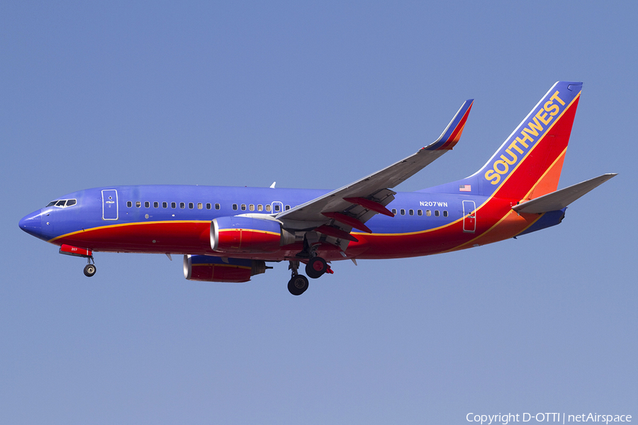 Southwest Airlines Boeing 737-7H4 (N207WN) | Photo 338395