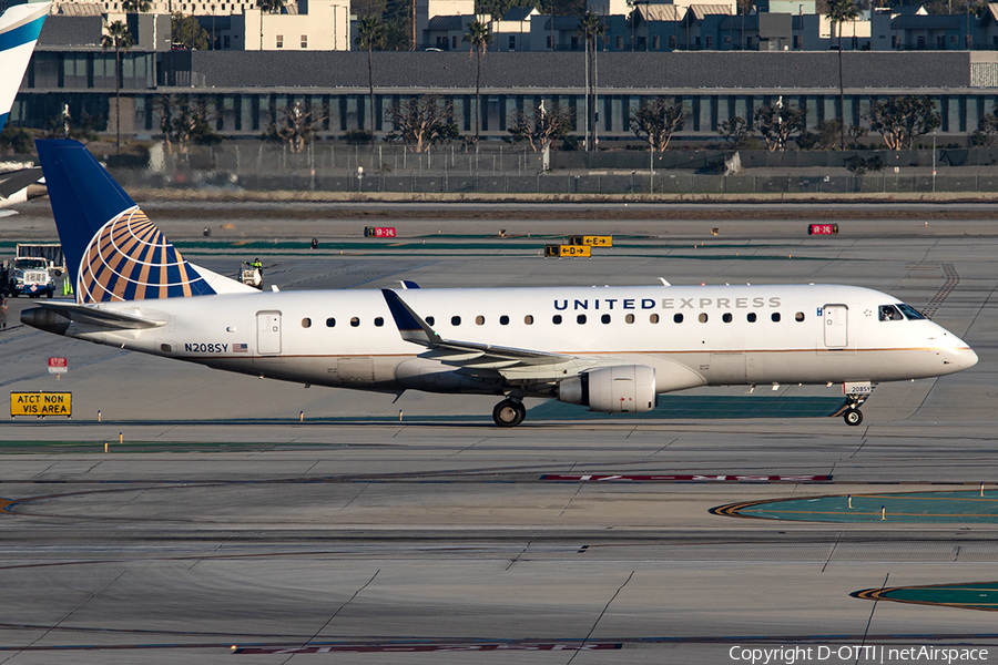 United Express (SkyWest Airlines) Embraer ERJ-175LR (ERJ-170-200LR) (N208SY) | Photo 540483