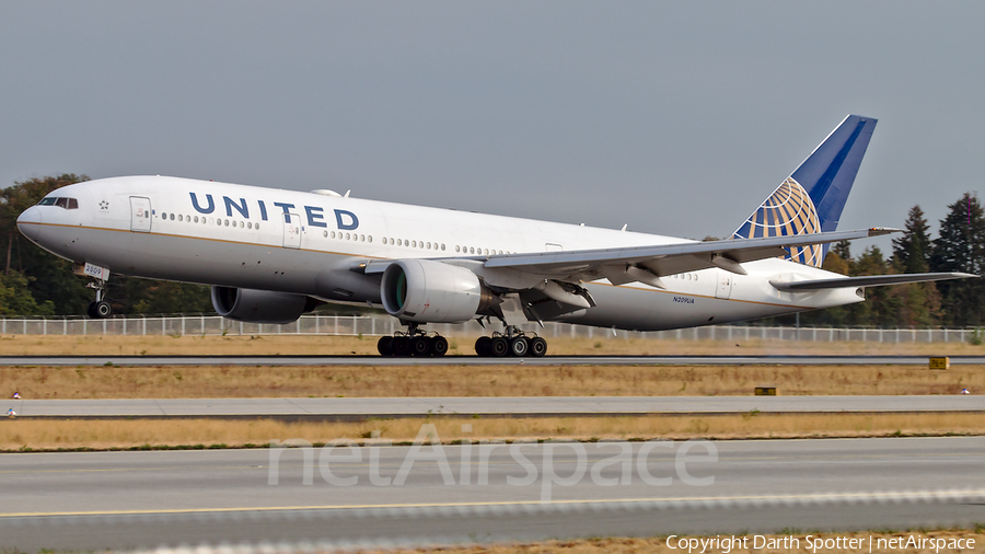 United Airlines Boeing 777-222(ER) (N209UA) | Photo 326041