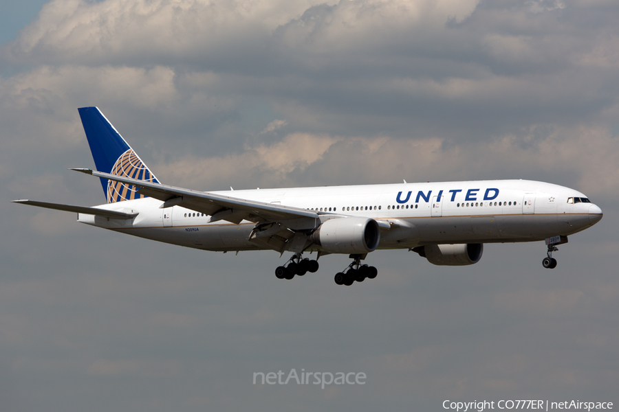 United Airlines Boeing 777-222(ER) (N209UA) | Photo 57159