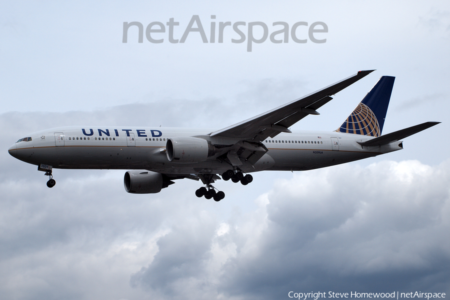 United Airlines Boeing 777-222(ER) (N209UA) | Photo 669720