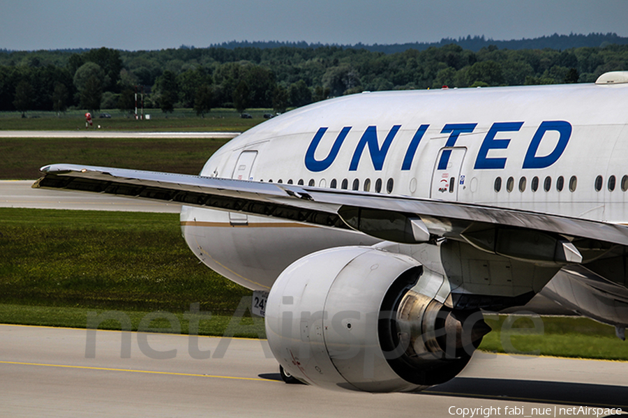 United Airlines Boeing 777-222(ER) (N209UA) | Photo 111388