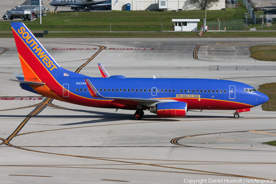 Southwest Airlines Boeing 737-7H4 (N209WN) | Photo 517385