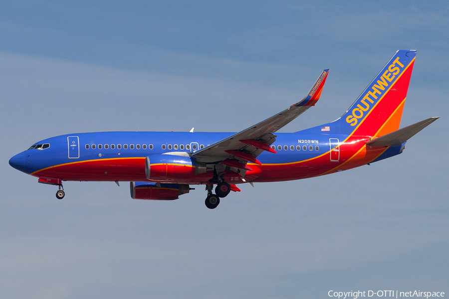 Southwest Airlines Boeing 737-7H4 (N209WN) | Photo 185085