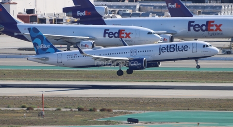 JetBlue Airways Airbus A321-271NX (N2105J) at  Los Angeles - International, United States