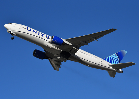 United Airlines Boeing 777-222 (N210UA) at  Los Angeles - International, United States