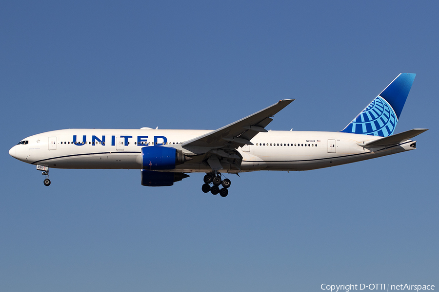 United Airlines Boeing 777-222 (N210UA) | Photo 543457