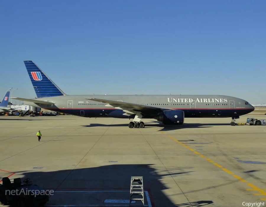United Airlines Boeing 777-222 (N210UA) | Photo 605676