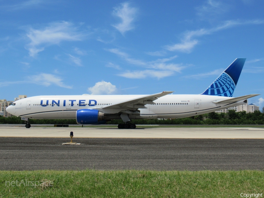 United Airlines Boeing 777-222 (N210UA) | Photo 398184