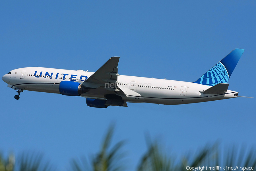 United Airlines Boeing 777-222 (N210UA) | Photo 398721