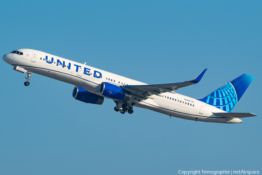 United Airlines Boeing 757-224 (N21108) | Photo 597877