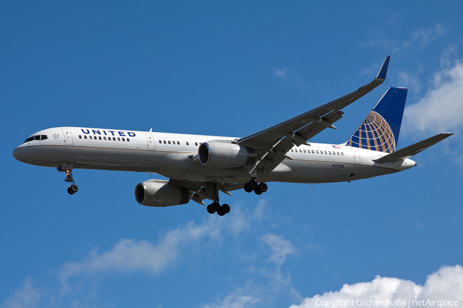 United Airlines Boeing 757-224 (N21108) | Photo 53509