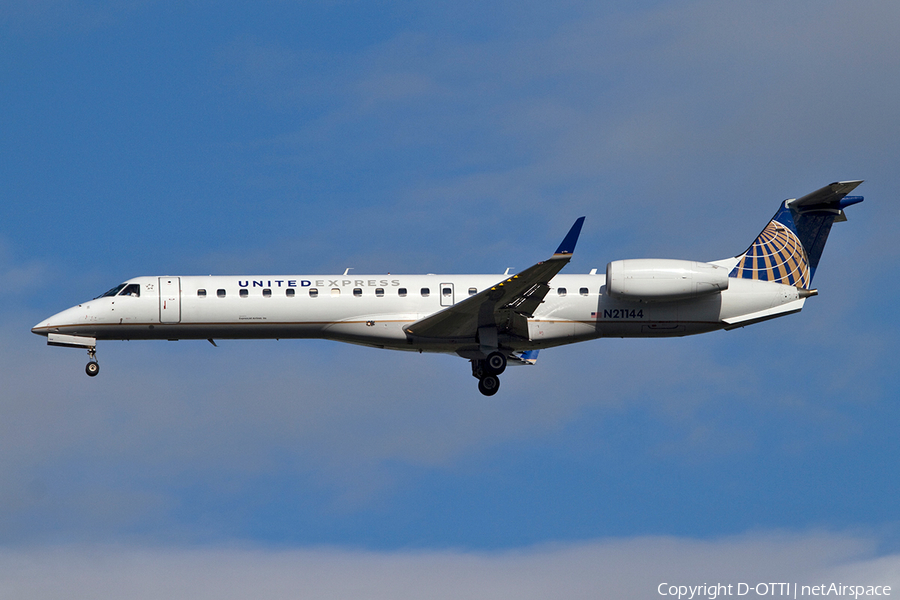 United Express (ExpressJet Airlines) Embraer ERJ-145XR (N21144) | Photo 386558