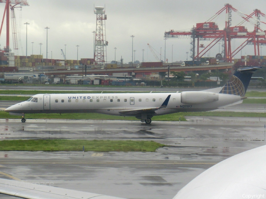 United Express (ExpressJet Airlines) Embraer ERJ-145XR (N21197) | Photo 259598