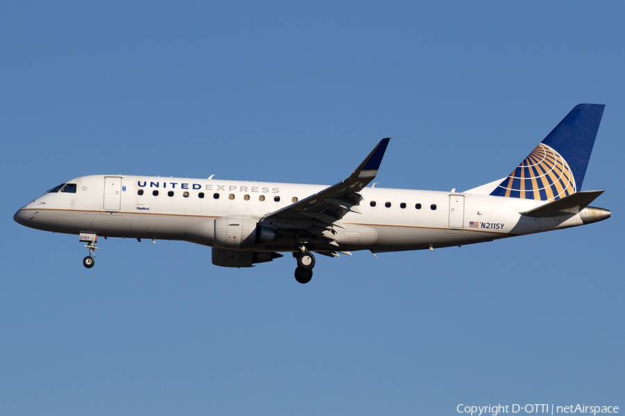 United Express (SkyWest Airlines) Embraer ERJ-175LR (ERJ-170-200LR) (N211SY) | Photo 542429