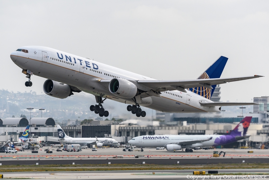 United Airlines Boeing 777-222 (N211UA) | Photo 284697