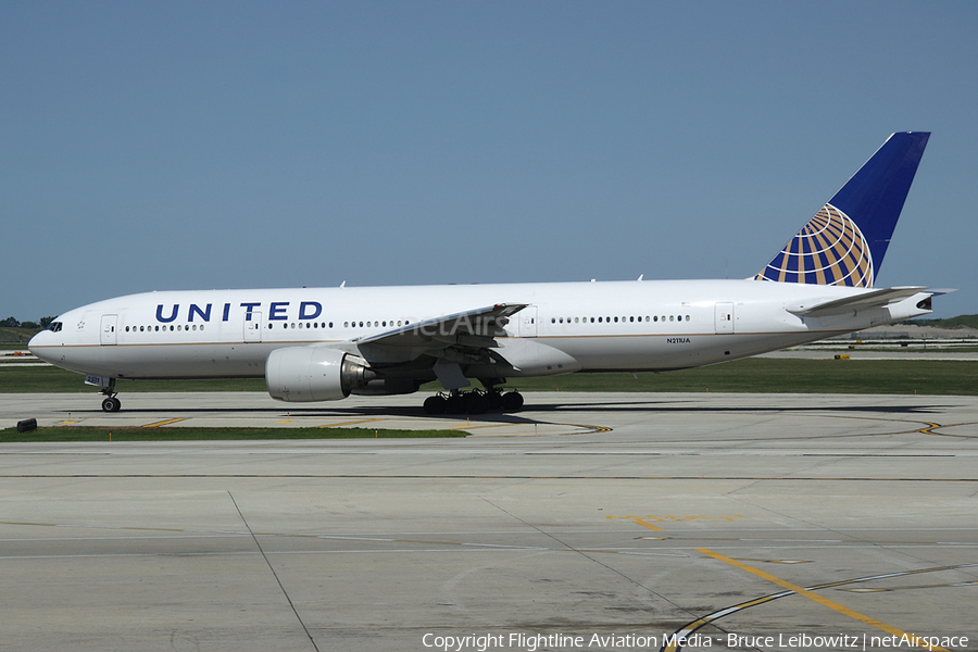 United Airlines Boeing 777-222 (N211UA) | Photo 81744