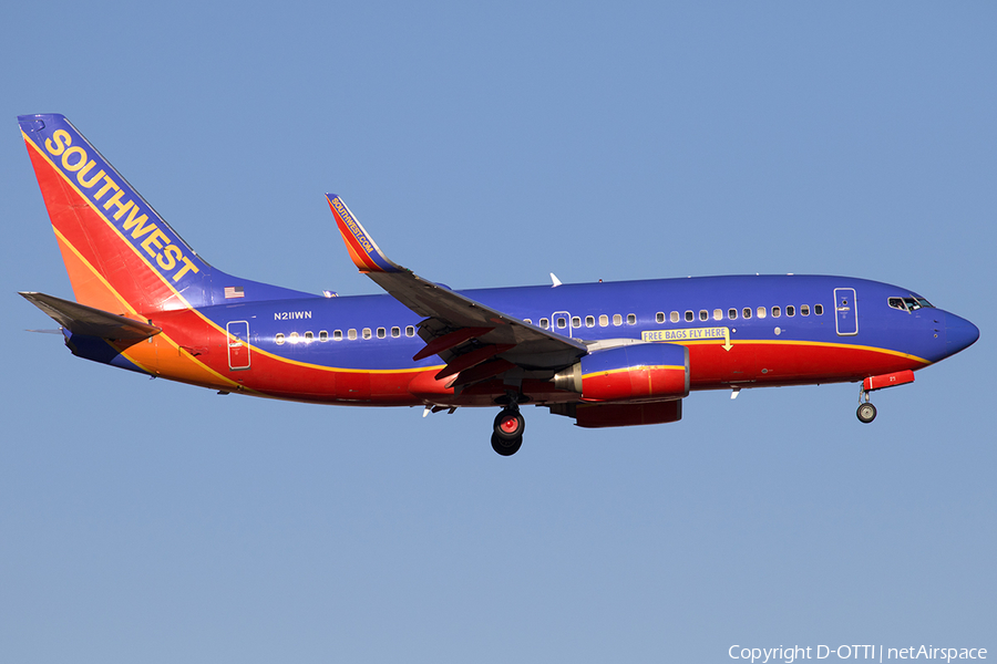 Southwest Airlines Boeing 737-7H4 (N211WN) | Photo 199976