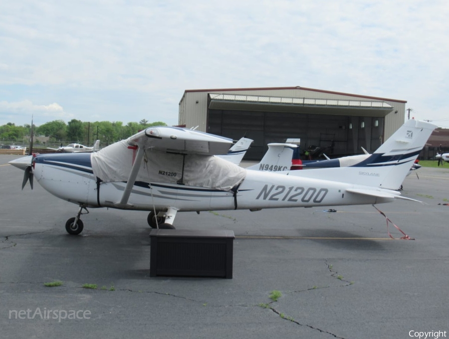 Paramus Flying Club Cessna 182T Skylane (N21200) | Photo 679549