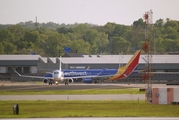 American Eagle (Envoy) Embraer ERJ-175LR (ERJ-170-200LR) (N212NN) at  St. Louis - Lambert International, United States